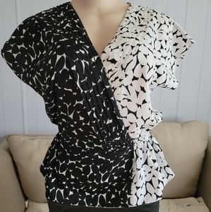 NEW YORK CO BLACK AND WHITE BLOUSE TOP SIZE XS